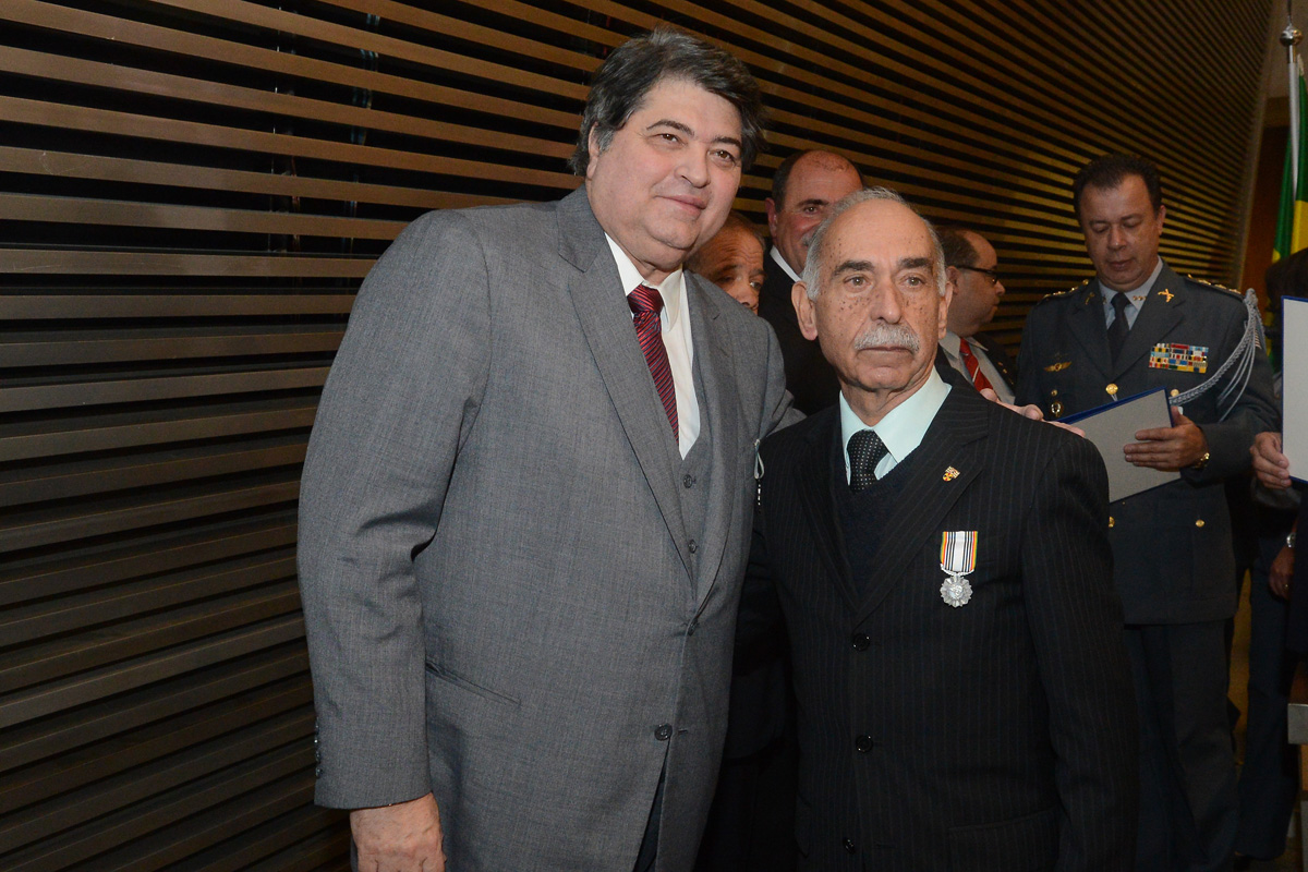 Sessão solene homenageia a Associação Cívica Sociedade de ...