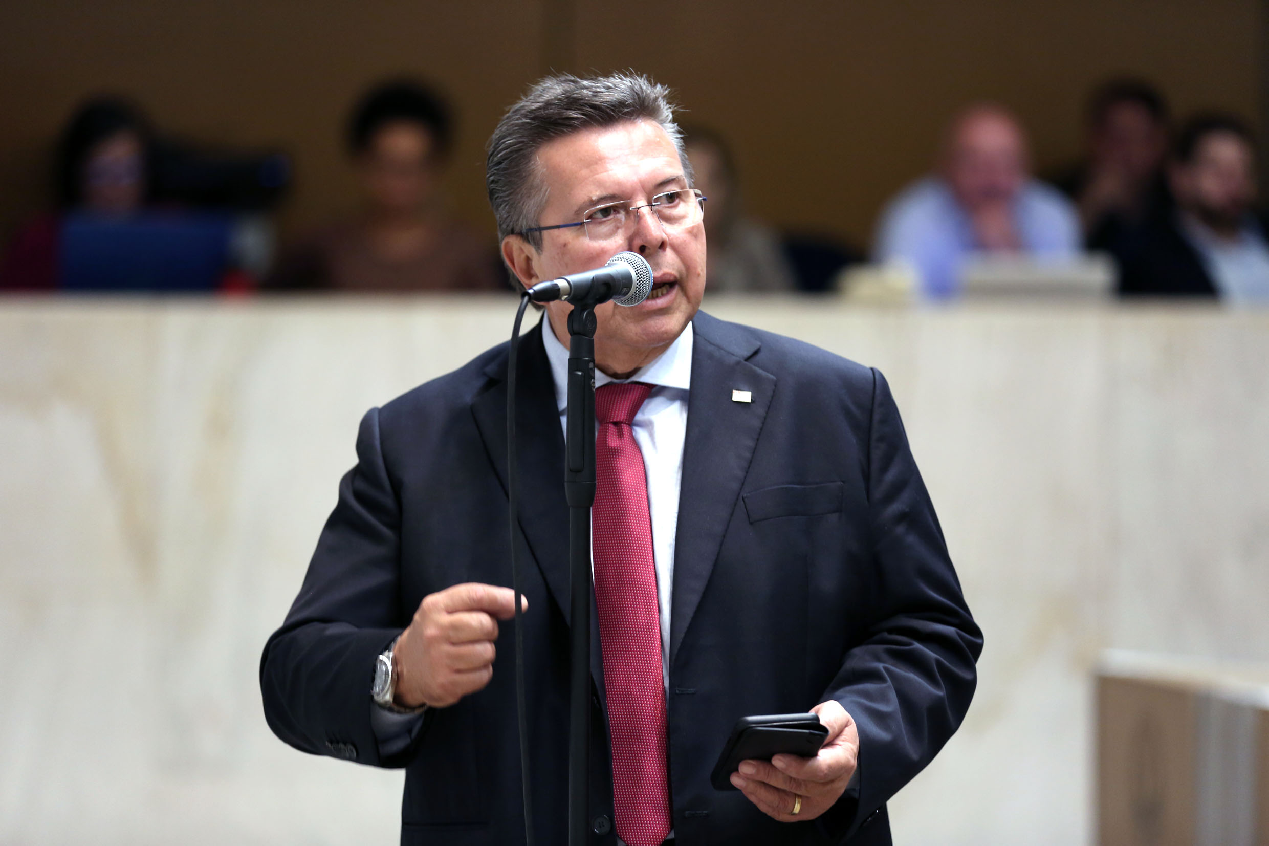 Carlão Pignatari exibe vídeo de reportagem sobre o hospital de campanha do  Anhembi