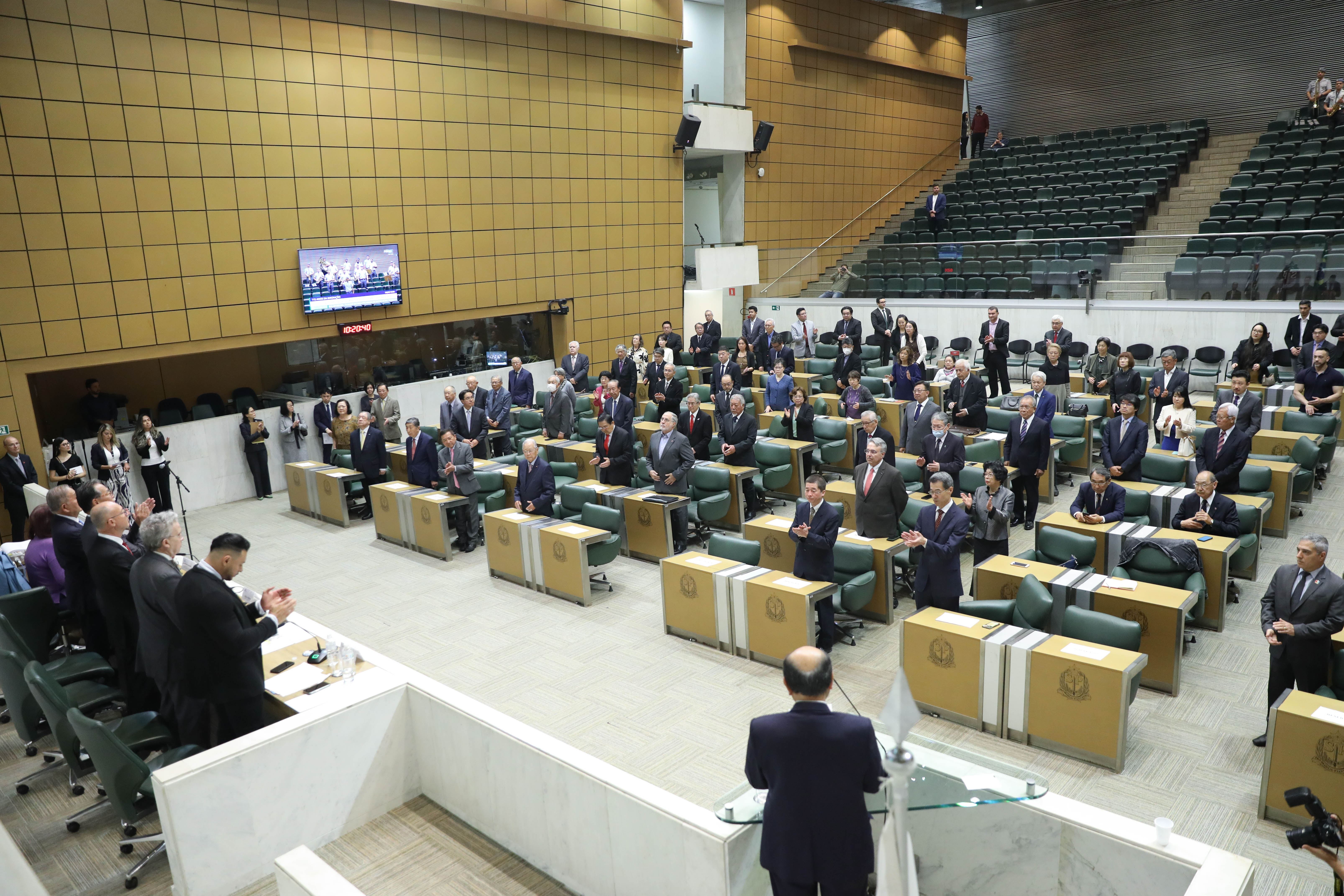 アレスプの厳粛なセッションで日系社会がブラジル移民115周年を祝う